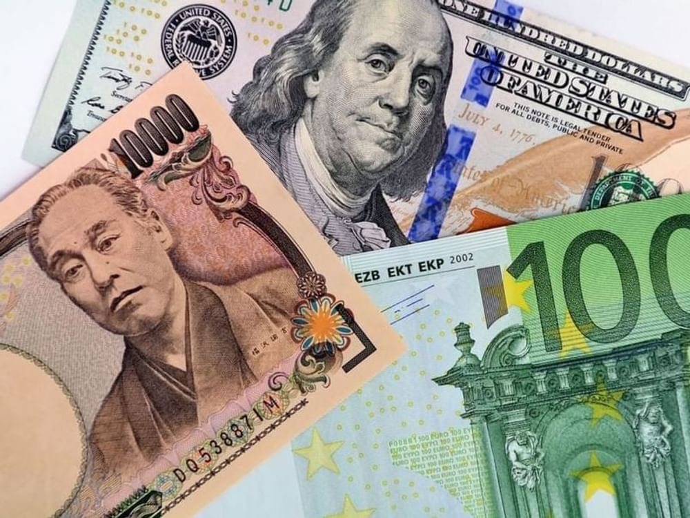 Dollar flat near one-week high