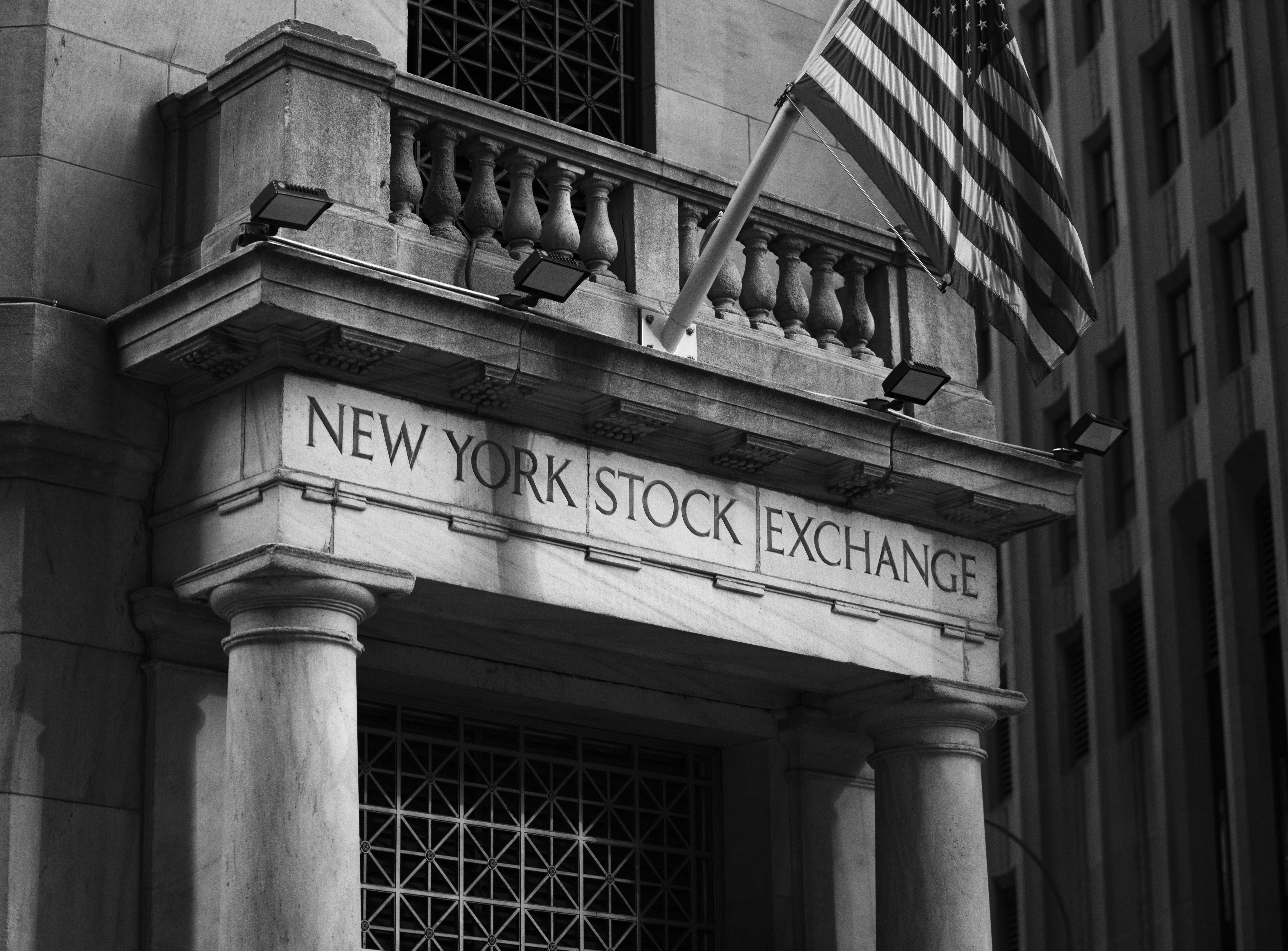 Red arrows point downward on a digital stock market ticker display reflecting a global financial downturn.